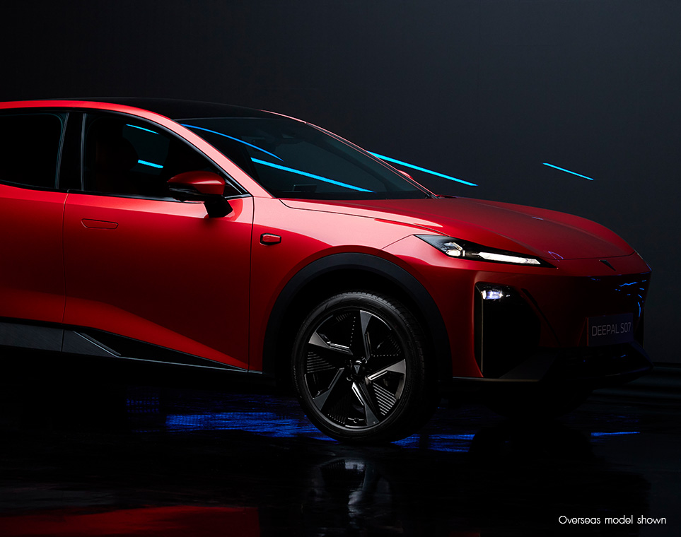 The DEEPAL S07 combines futuristic design elements with advanced technology to create a stylish, enjoyable and comfortable rear-wheel drive mid-sized electric SUV.